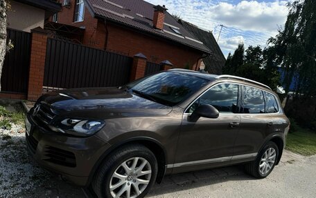 Volkswagen Touareg III, 2010 год, 1 800 000 рублей, 2 фотография