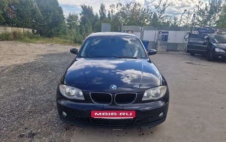 BMW 1 серия, 2005 год, 750 000 рублей, 2 фотография