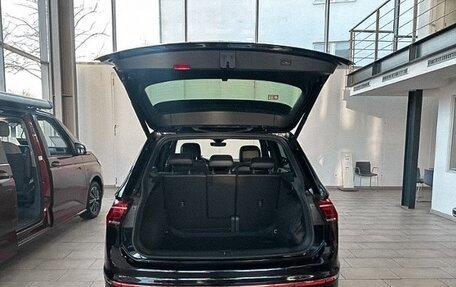 Volkswagen Tiguan II, 2023 год, 4 131 855 рублей, 8 фотография