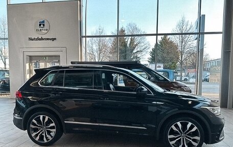 Volkswagen Tiguan II, 2023 год, 4 131 855 рублей, 2 фотография