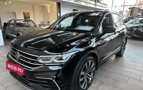 Volkswagen Tiguan II, 2023 год, 4 131 855 рублей, 6 фотография