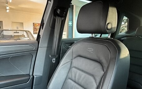 Volkswagen Tiguan II, 2023 год, 4 131 855 рублей, 23 фотография
