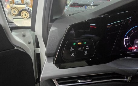 Volkswagen Golf VIII, 2023 год, 2 290 000 рублей, 7 фотография