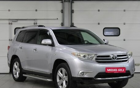 Toyota Highlander III, 2011 год, 2 287 000 рублей, 3 фотография