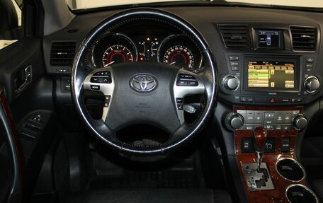 Toyota Highlander III, 2011 год, 2 287 000 рублей, 18 фотография
