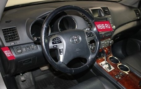 Toyota Highlander III, 2011 год, 2 287 000 рублей, 10 фотография