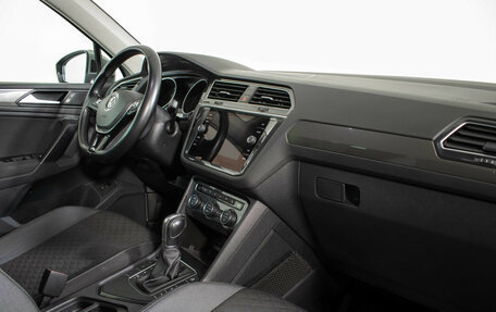 Volkswagen Tiguan II, 2018 год, 2 077 000 рублей, 9 фотография