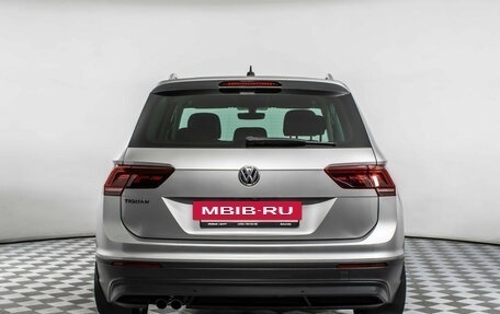 Volkswagen Tiguan II, 2018 год, 2 077 000 рублей, 6 фотография