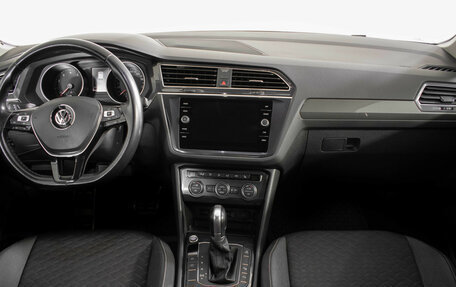 Volkswagen Tiguan II, 2018 год, 2 077 000 рублей, 11 фотография