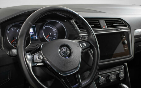 Volkswagen Tiguan II, 2018 год, 2 077 000 рублей, 14 фотография