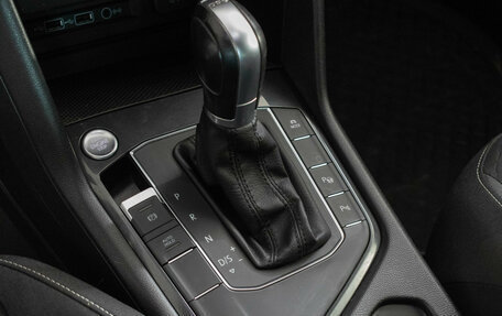 Volkswagen Tiguan II, 2018 год, 2 077 000 рублей, 15 фотография
