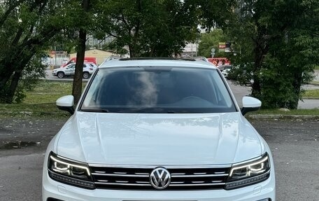 Volkswagen Tiguan II, 2018 год, 2 950 000 рублей, 2 фотография