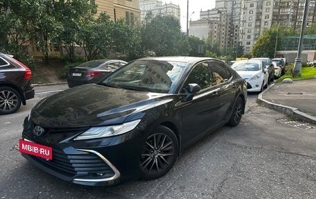 Toyota Camry, 2021 год, 2 550 000 рублей, 2 фотография