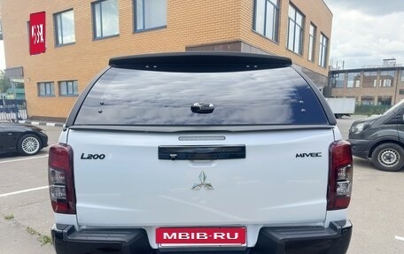 Mitsubishi L200 IV рестайлинг, 2022 год, 4 400 000 рублей, 8 фотография