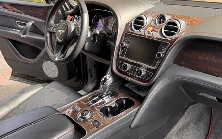 Bentley Bentayga I, 2018 год, 11 900 000 рублей, 14 фотография