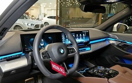 BMW 5 серия, 2024 год, 8 400 000 рублей, 14 фотография
