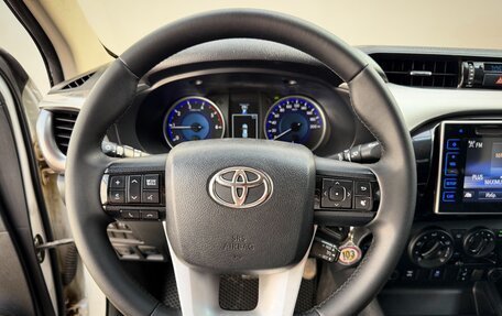 Toyota Hilux VIII, 2016 год, 2 999 000 рублей, 15 фотография