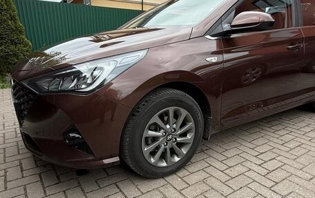 Hyundai Solaris II рестайлинг, 2021 год, 1 850 000 рублей, 2 фотография