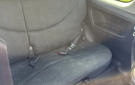 Toyota Yaris I рестайлинг, 2004 год, 350 000 рублей, 18 фотография