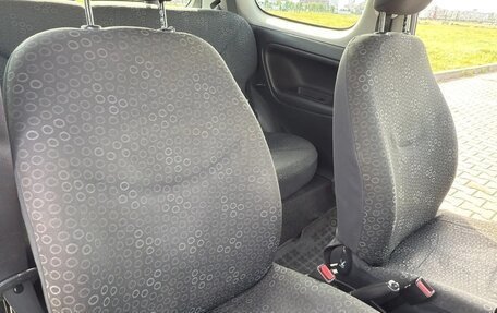 Toyota Yaris I рестайлинг, 2004 год, 350 000 рублей, 16 фотография