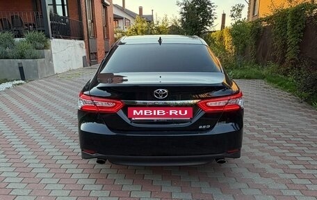 Toyota Camry, 2023 год, 3 550 000 рублей, 2 фотография