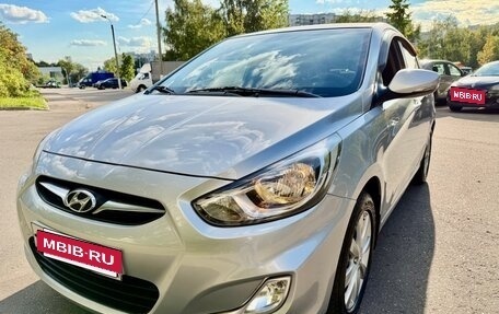Hyundai Solaris II рестайлинг, 2011 год, 815 000 рублей, 10 фотография