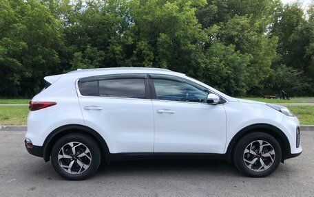 KIA Sportage IV рестайлинг, 2021 год, 2 395 000 рублей, 2 фотография