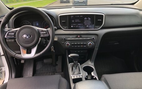 KIA Sportage IV рестайлинг, 2021 год, 2 395 000 рублей, 9 фотография