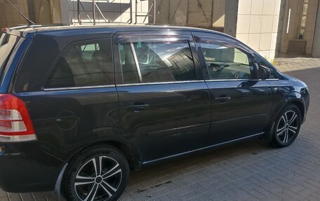 Opel Zafira B, 2010 год, 650 000 рублей, 3 фотография