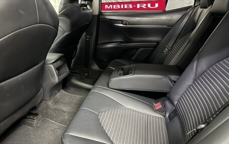 Toyota Camry, 2020 год, 2 700 000 рублей, 10 фотография