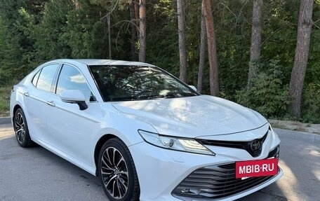 Toyota Camry, 2019 год, 3 100 000 рублей, 2 фотография
