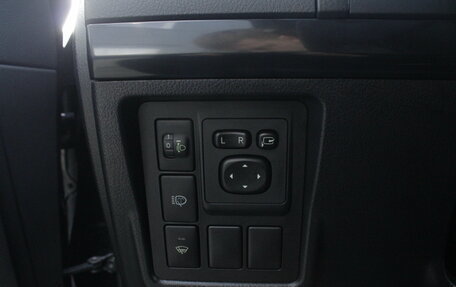 Toyota Land Cruiser Prado 150 рестайлинг 2, 2011 год, 2 995 000 рублей, 18 фотография