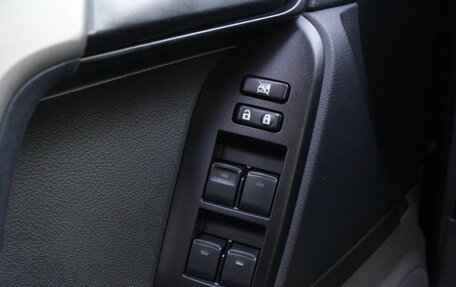 Toyota Land Cruiser Prado 150 рестайлинг 2, 2011 год, 2 995 000 рублей, 19 фотография