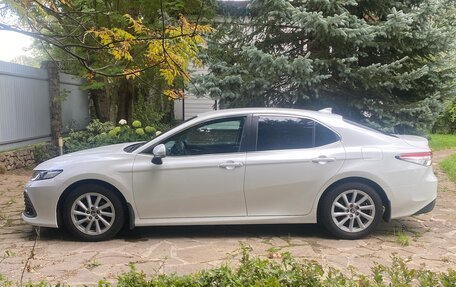 Toyota Camry, 2022 год, 3 250 000 рублей, 2 фотография