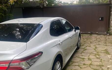 Toyota Camry, 2022 год, 3 250 000 рублей, 4 фотография