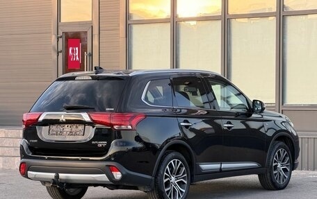 Mitsubishi Outlander III рестайлинг 3, 2018 год, 2 729 000 рублей, 10 фотография