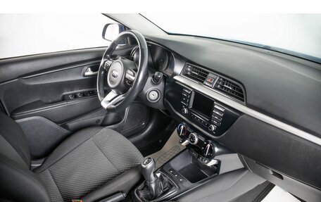 KIA Rio IV, 2018 год, 869 000 рублей, 10 фотография