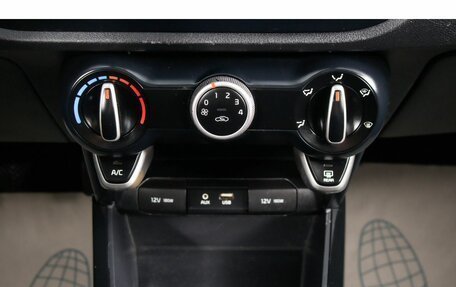 KIA Rio IV, 2018 год, 869 000 рублей, 18 фотография