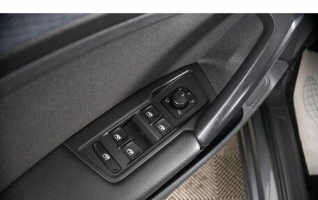 Volkswagen Tiguan II, 2021 год, 3 150 000 рублей, 24 фотография