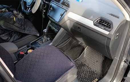 Volkswagen Tiguan II, 2018 год, 1 900 000 рублей, 17 фотография