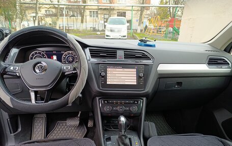 Volkswagen Tiguan II, 2018 год, 1 900 000 рублей, 23 фотография