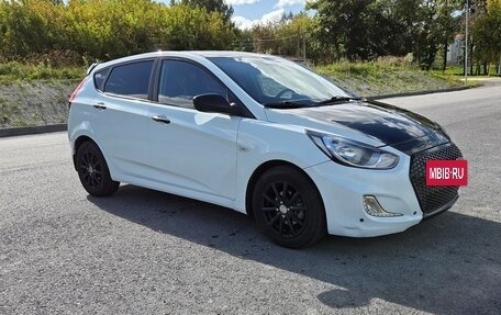 Hyundai Solaris II рестайлинг, 2011 год, 575 000 рублей, 2 фотография