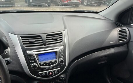Hyundai Solaris II рестайлинг, 2013 год, 800 000 рублей, 4 фотография