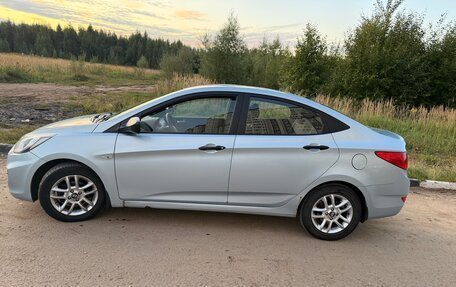 Hyundai Solaris II рестайлинг, 2011 год, 565 000 рублей, 4 фотография