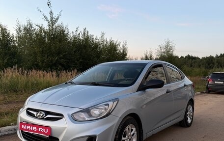 Hyundai Solaris II рестайлинг, 2011 год, 565 000 рублей, 3 фотография