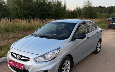 Hyundai Solaris II рестайлинг, 2011 год, 565 000 рублей, 2 фотография