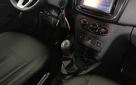 Renault Logan II, 2019 год, 820 000 рублей, 13 фотография