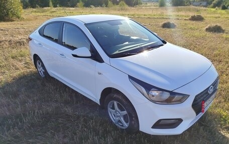 Hyundai Solaris II рестайлинг, 2017 год, 850 000 рублей, 1 фотография