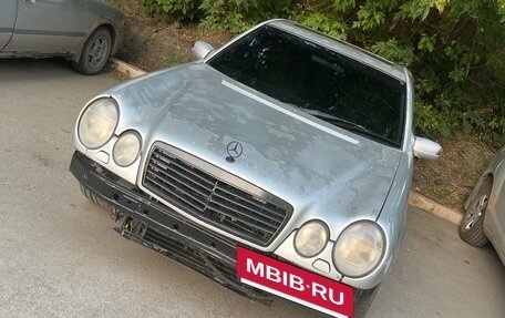 Mercedes-Benz E-Класс, 1999 год, 260 000 рублей, 2 фотография