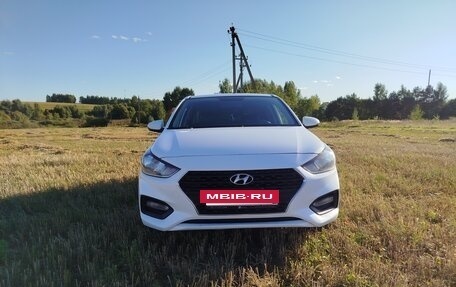 Hyundai Solaris II рестайлинг, 2017 год, 850 000 рублей, 3 фотография